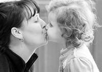 Shianne and Mum kiss